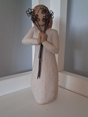 Willow Tree Cream Figure Holding Brown Flower Bouquet